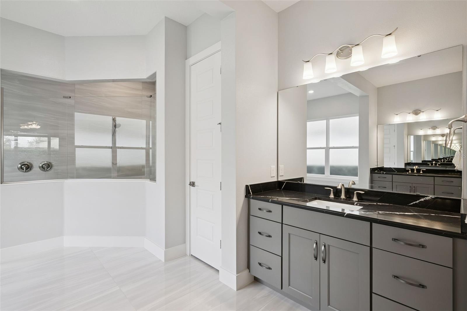 HEATHROW COUNTRY ESTATE - Residential