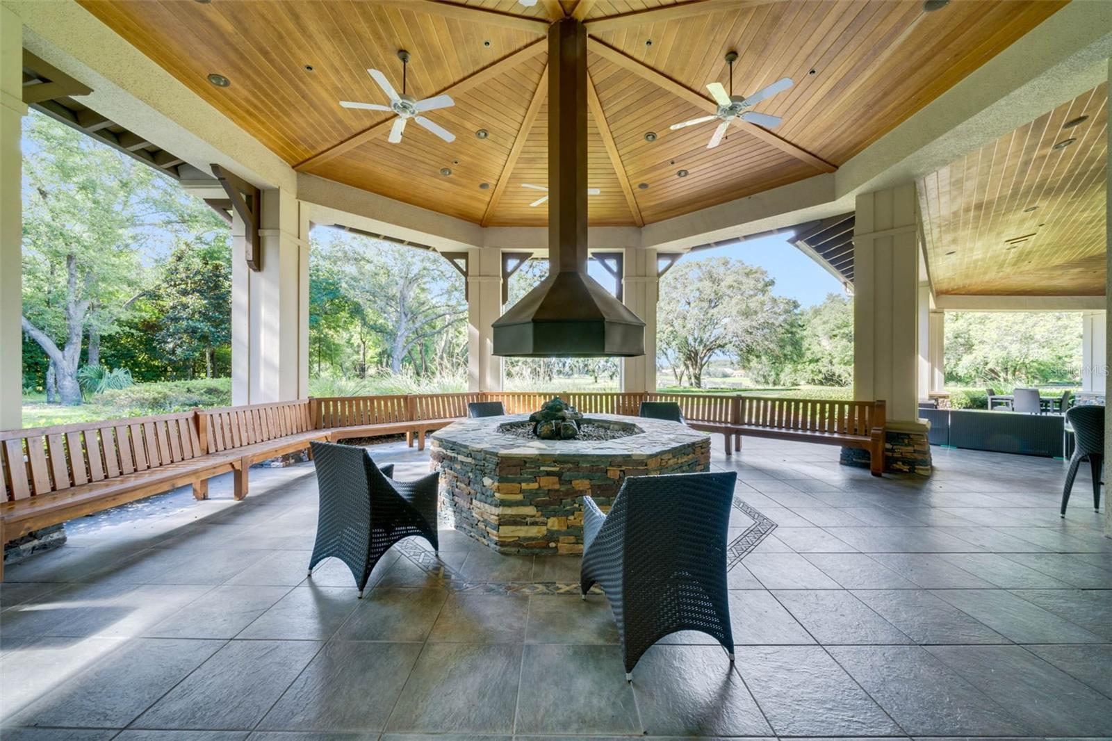 HEATHROW COUNTRY ESTATE - Residential