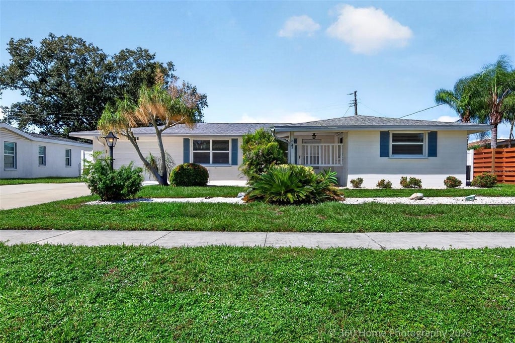 Photo of 3141 Regatta Circle, Sarasota, FL 34231 (MLS # A4704993)