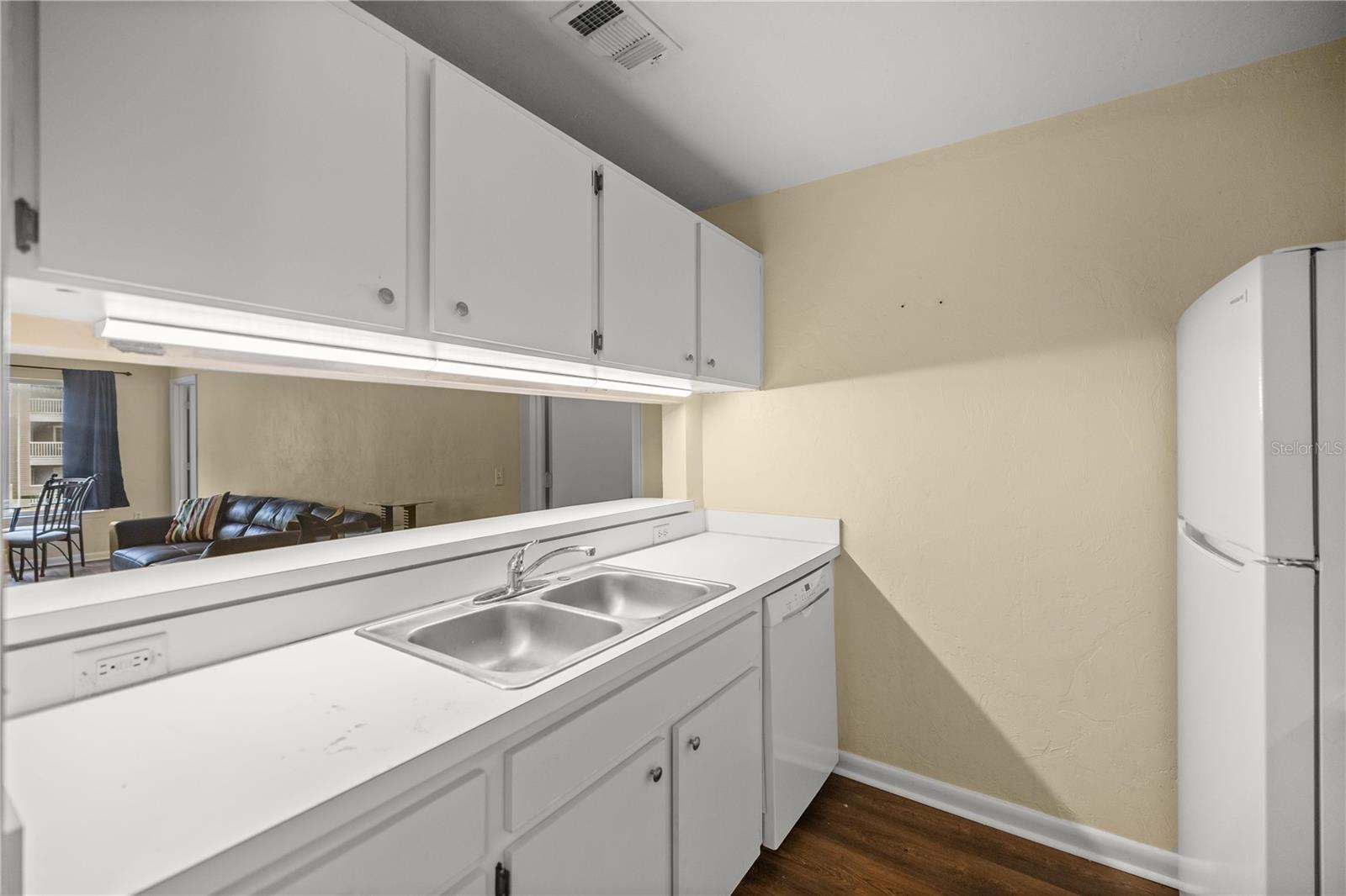 Photo 4 of 31 of 4000 SW 23RD STREET 3-202 condo