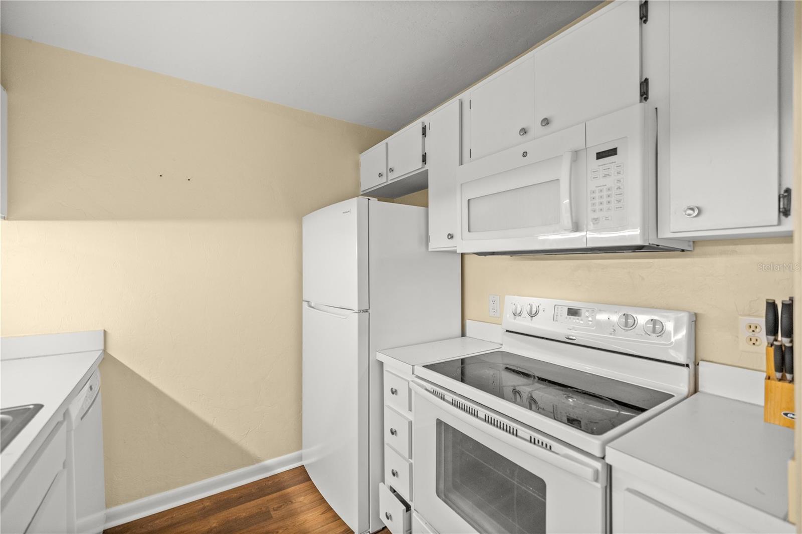 Photo 5 of 31 of 4000 SW 23RD STREET 3-202 condo