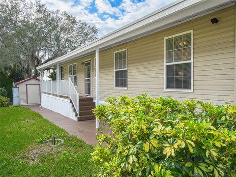 A home in LAKE WALES