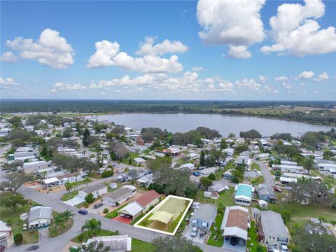 A home in LAKE WALES