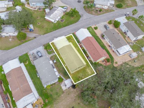 A home in LAKE WALES