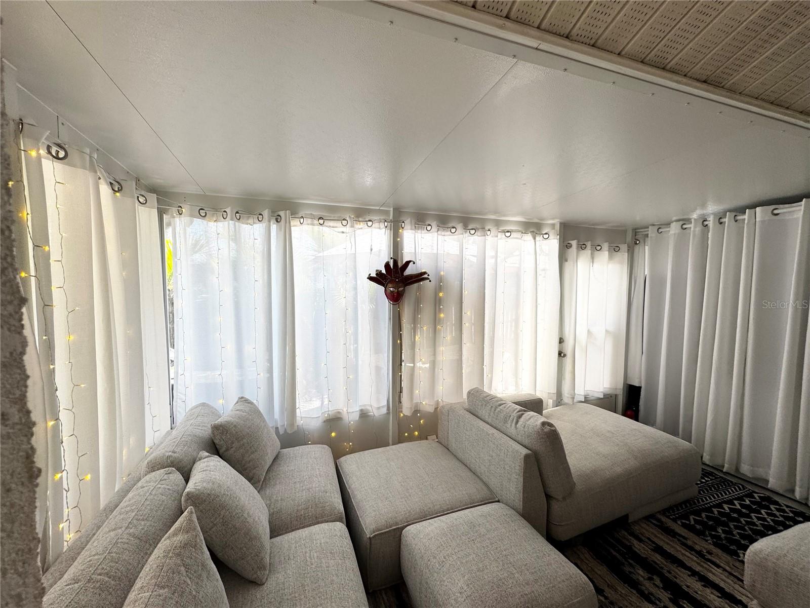 ROYAL PALM VILLAS - Residential