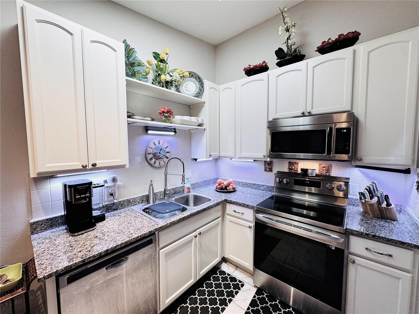 ROYAL PALM VILLAS - Residential