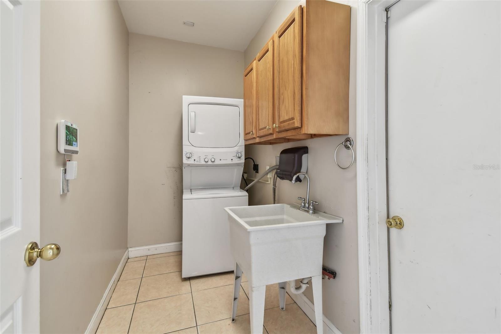 SUNSET HILLS - Residential Lease