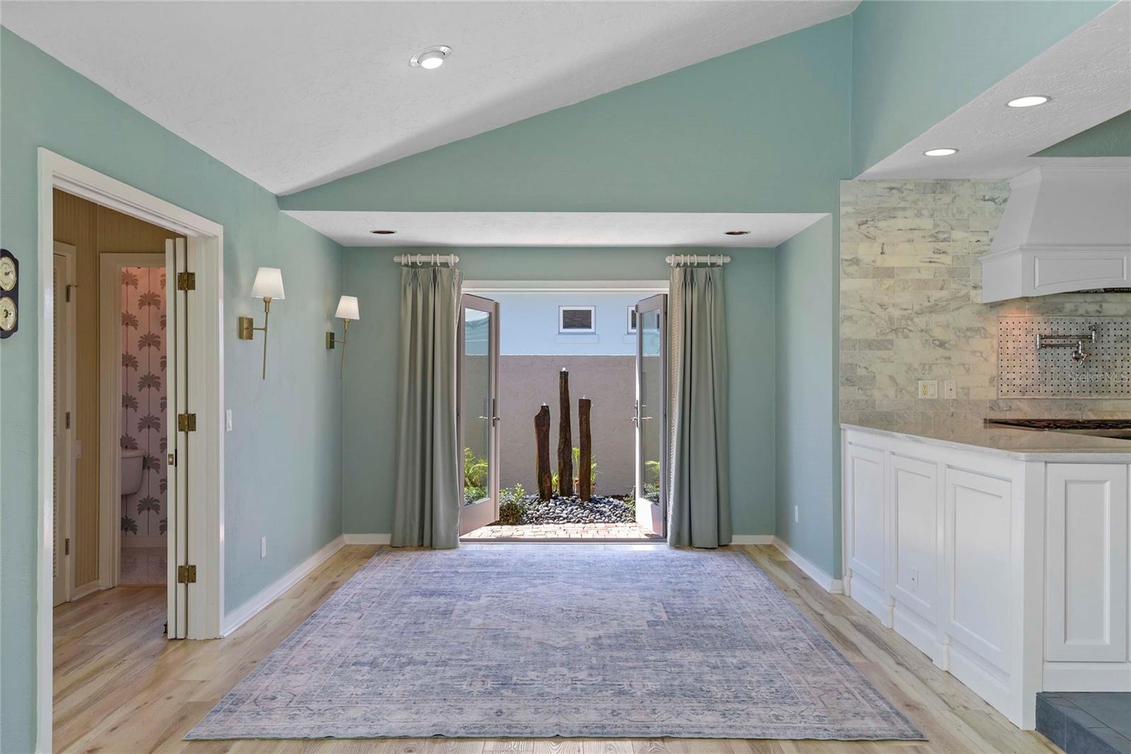 YACHT CLUB ISLAND ESTATES - Residential