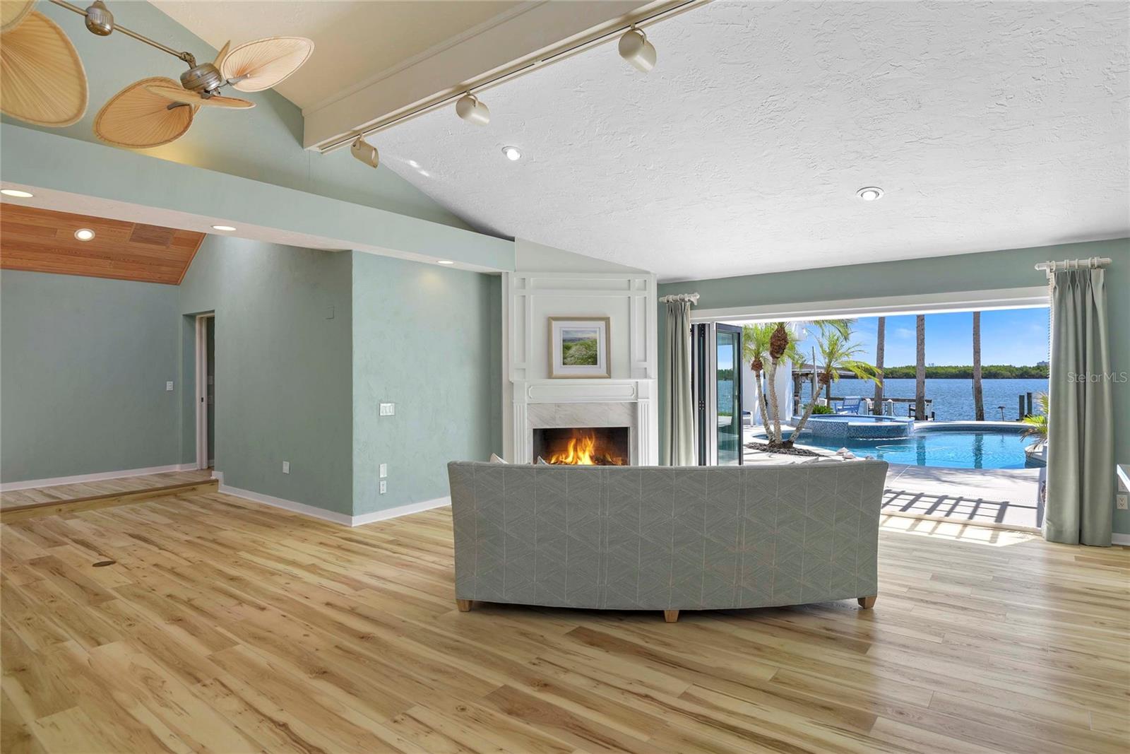 YACHT CLUB ISLAND ESTATES - Residential