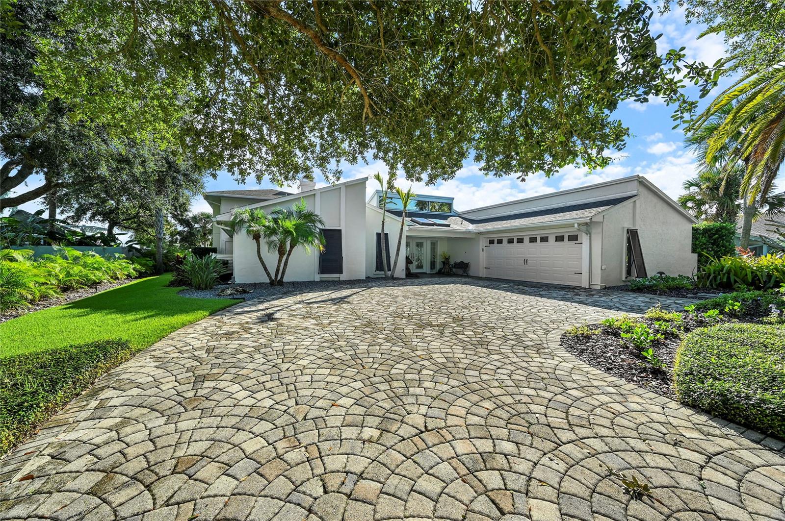 1215 COMMODORE DRIVE