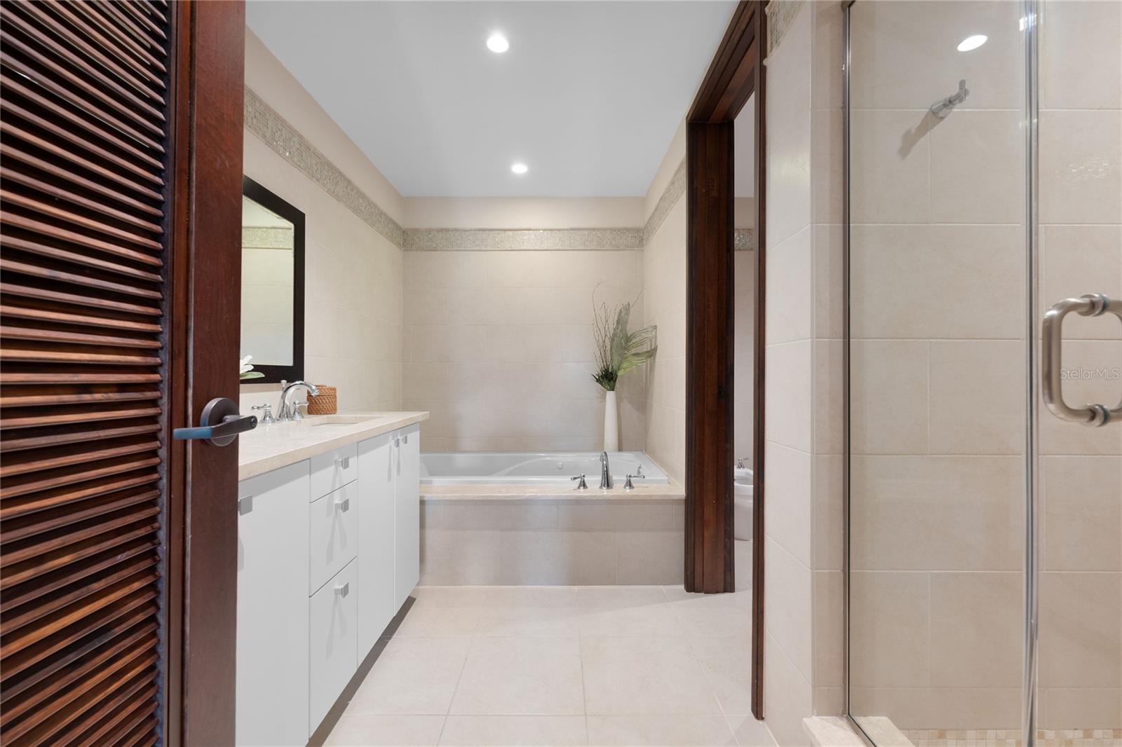 LAS VERANDAS CONDOMINIUM - Residential