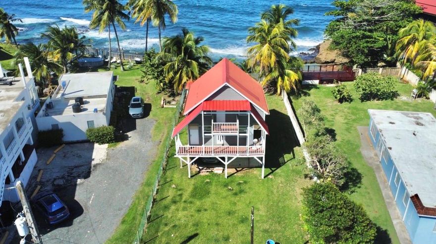 ChatGPT said:Facing the coast with direct access to a beach.
Charming chalet with 3 apartments and an additional apartment at the back of the yard, for a total of 4 units (each with 1 bedroom, 1 bathroom, living room, dining area, kitchen, and balcony).
Excellent investment opportunity for short- or long-term rentals.
Prime location, right next to Kikitas Restaurant and El Ojo del Buey, on Dorado Beach.