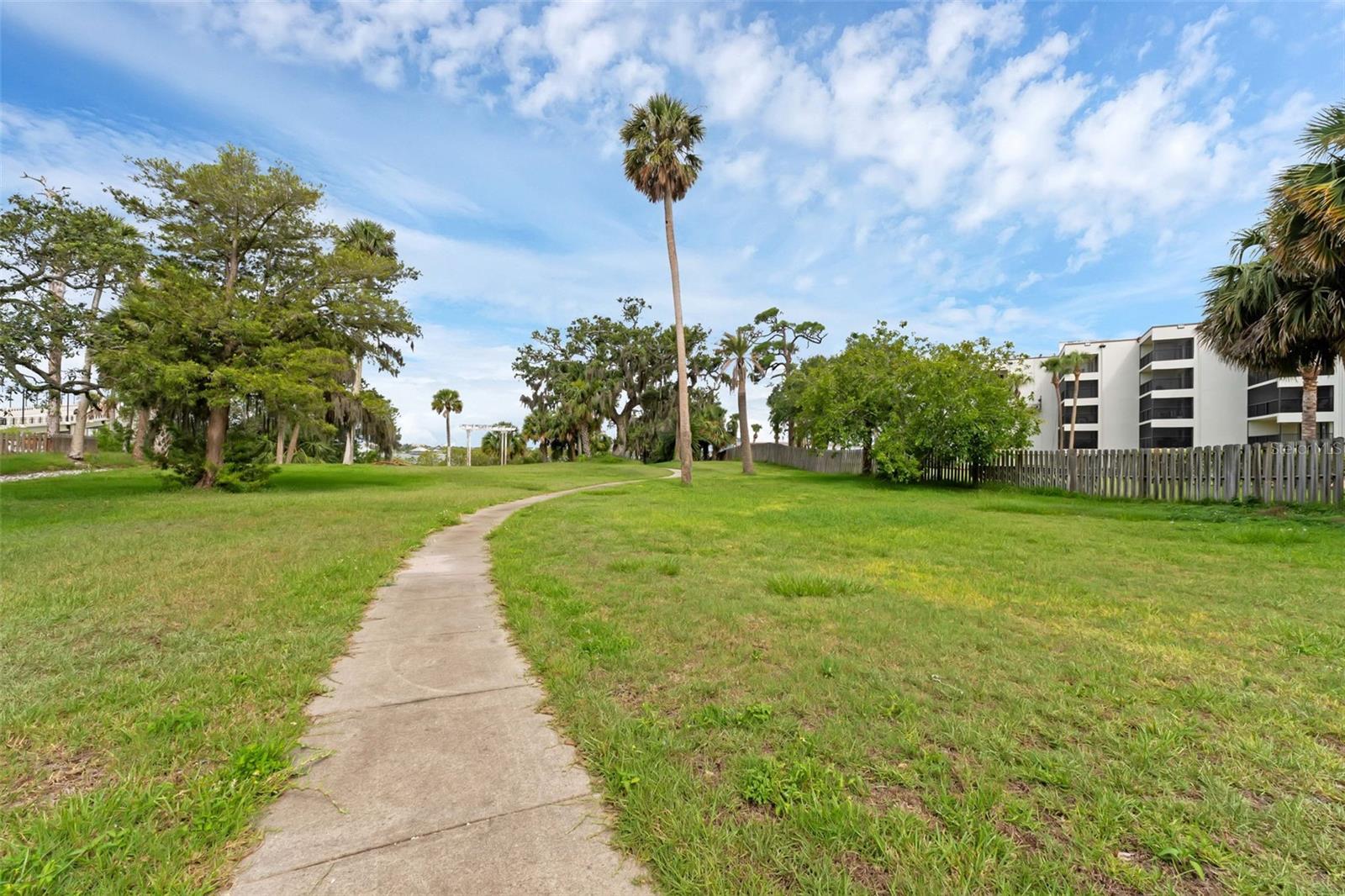 LT 02 & 03 SEC 09-15-33 - Residential
