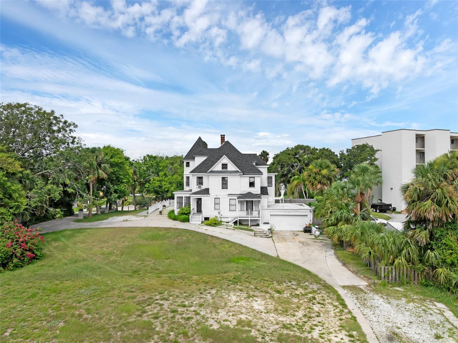 1000 S PENINSULA DRIVE