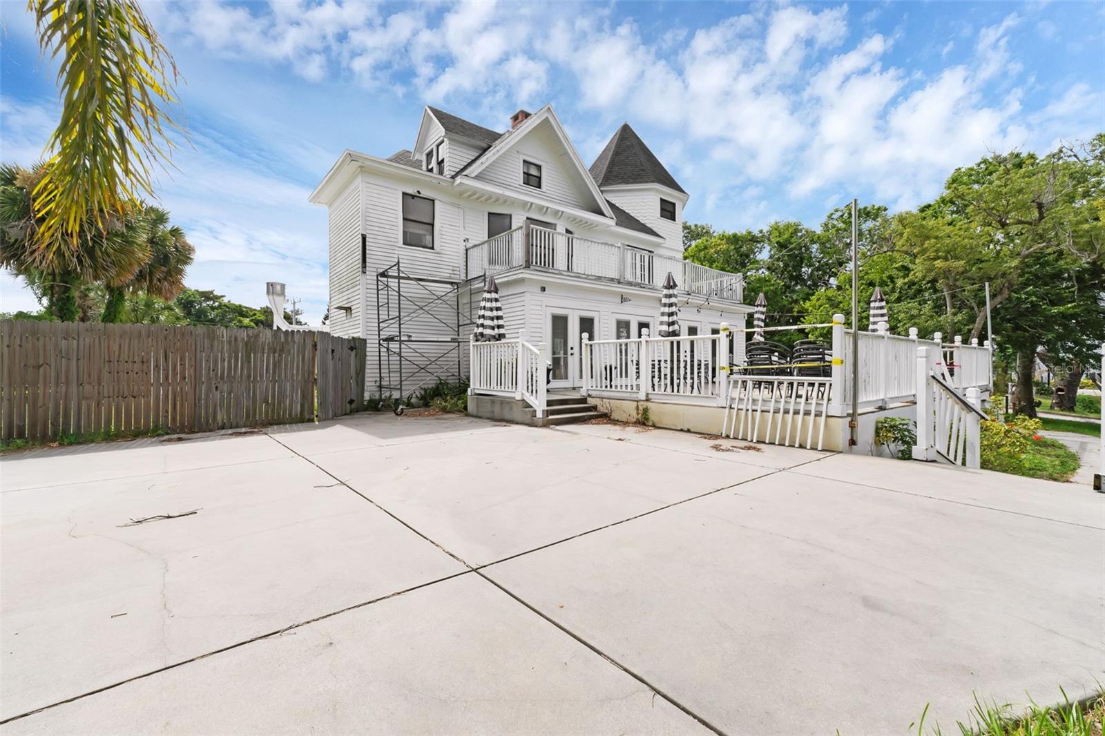 LT 02 & 03 SEC 09-15-33 - Residential