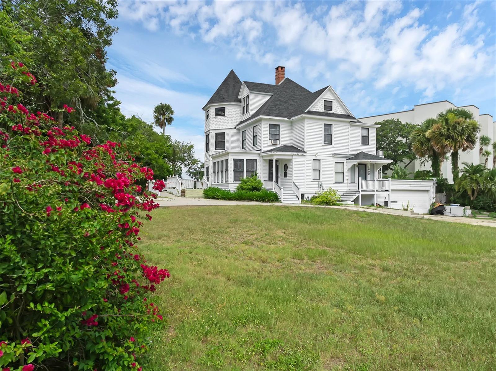 1000 S PENINSULA DRIVE