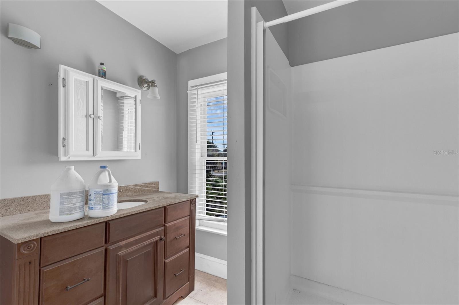 LT 02 & 03 SEC 09-15-33 - Residential