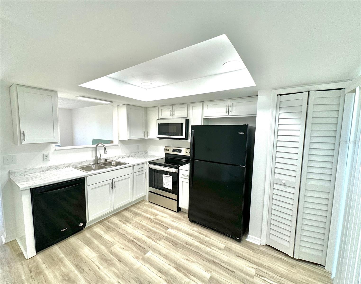 CAMBRIDGE CIRCLE - Residential Lease