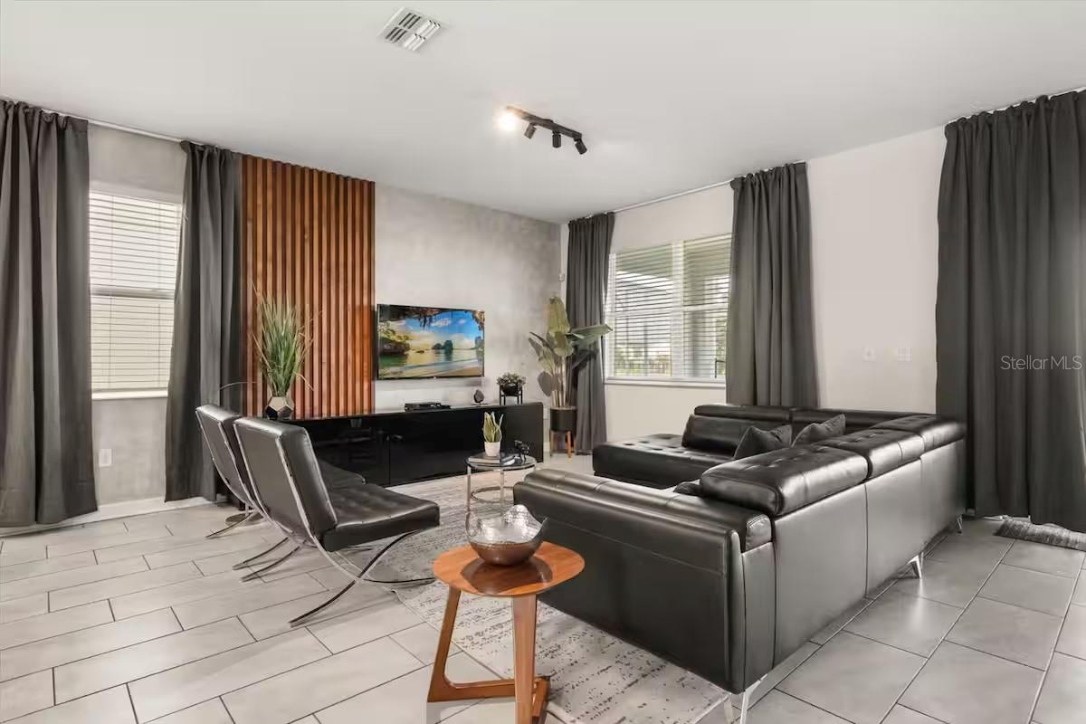 8882 CABOT CLIFFS DRIVE