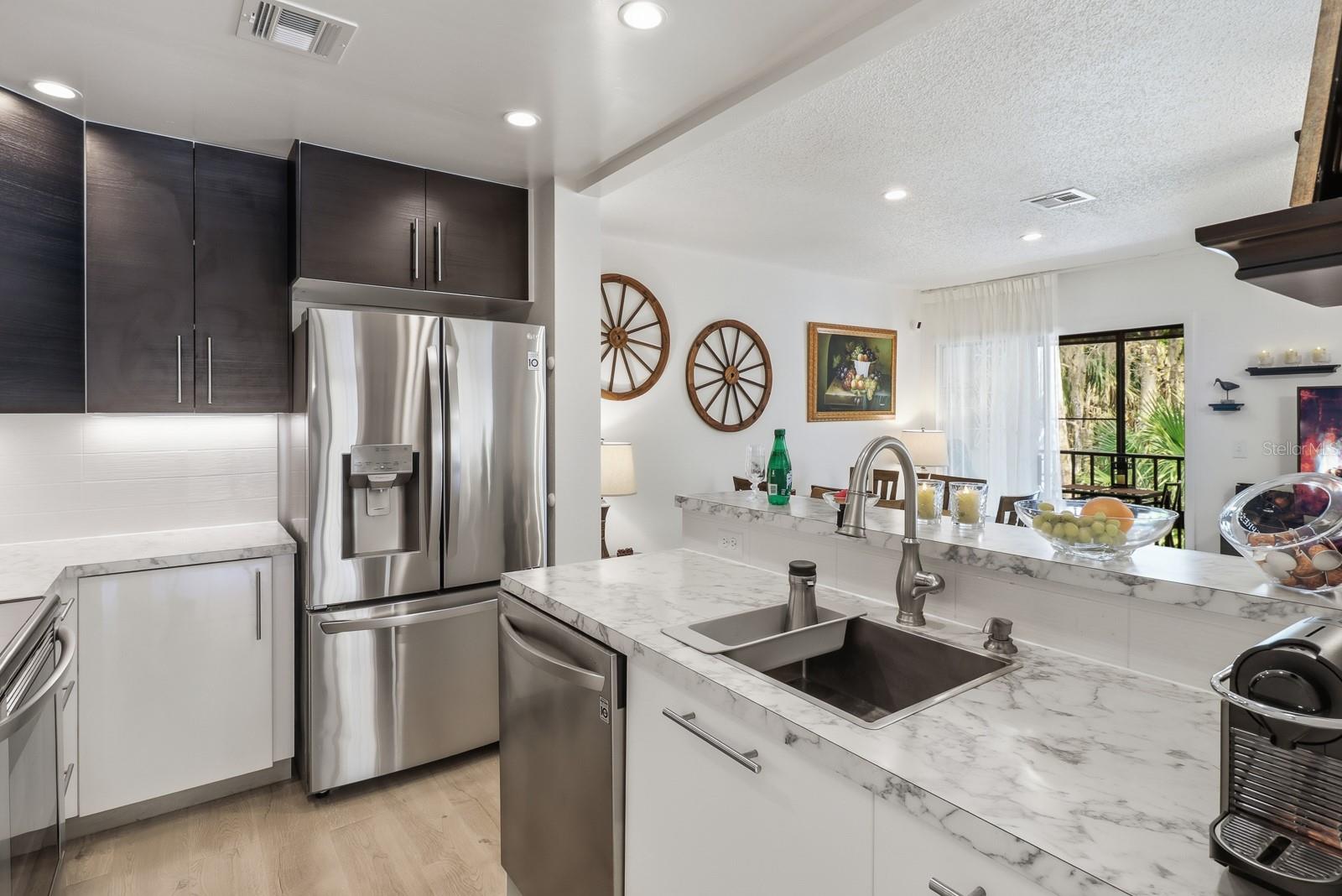 LAKESIDE CONDO APTS - Residential