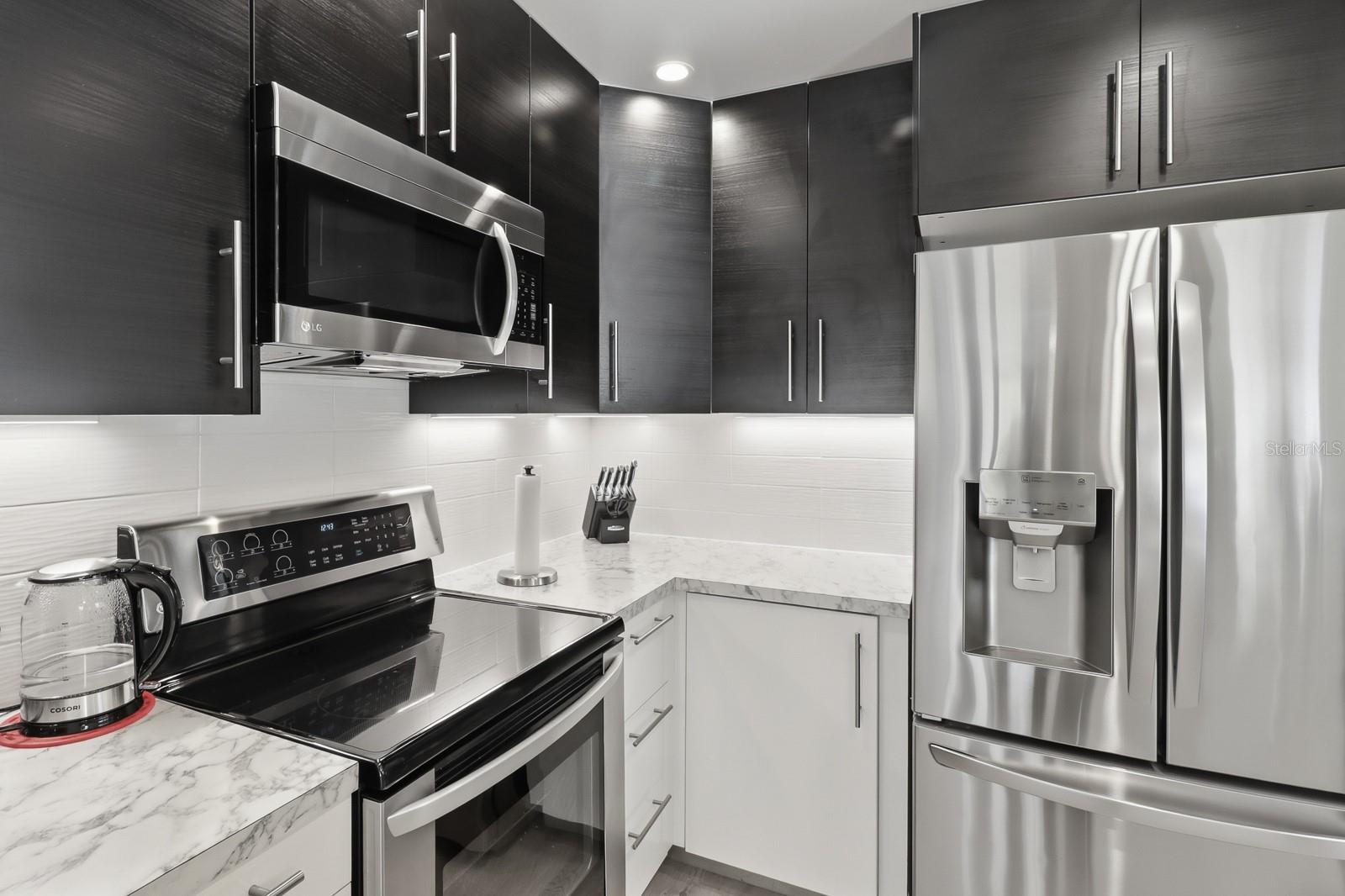 LAKESIDE CONDO APTS - Residential