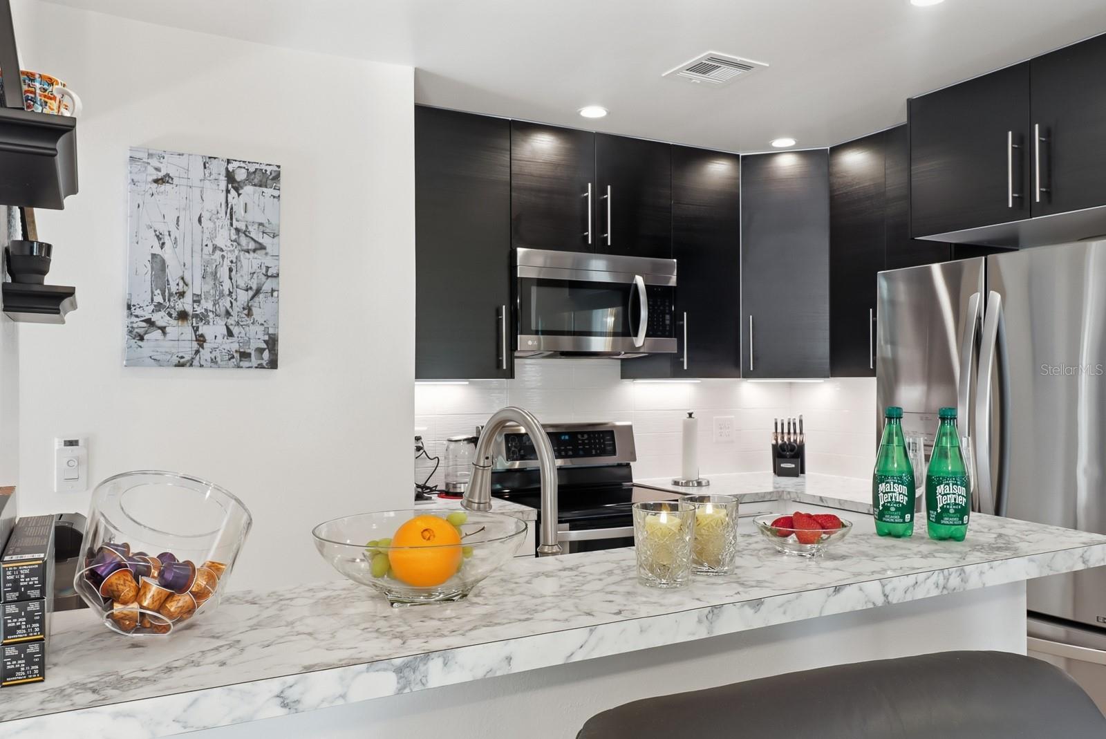 LAKESIDE CONDO APTS - Residential