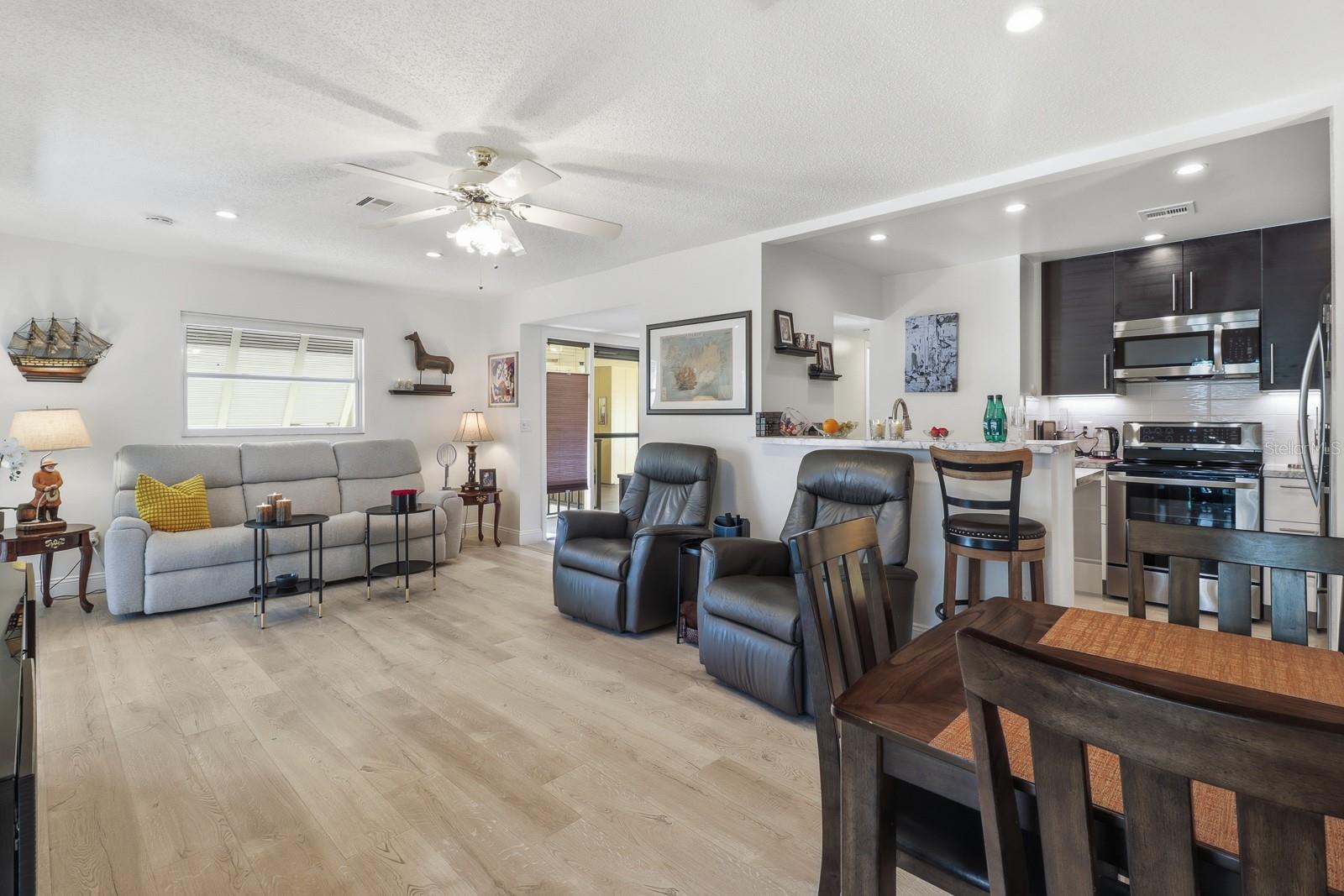 LAKESIDE CONDO APTS - Residential