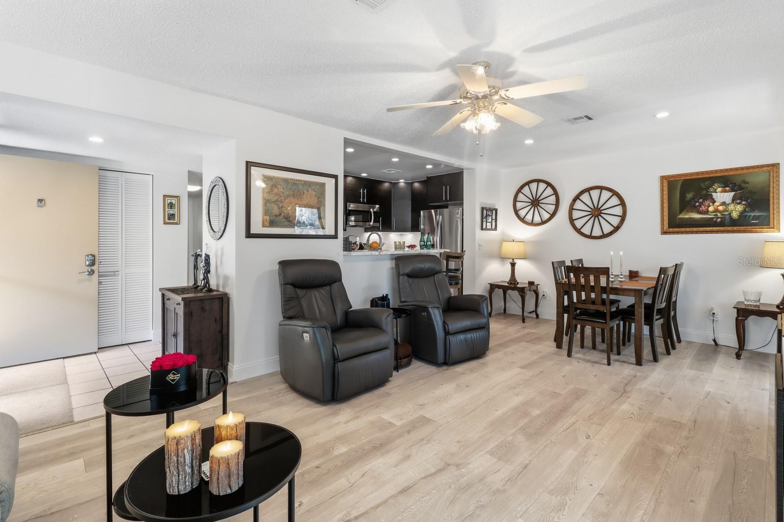 LAKESIDE CONDO APTS - Residential