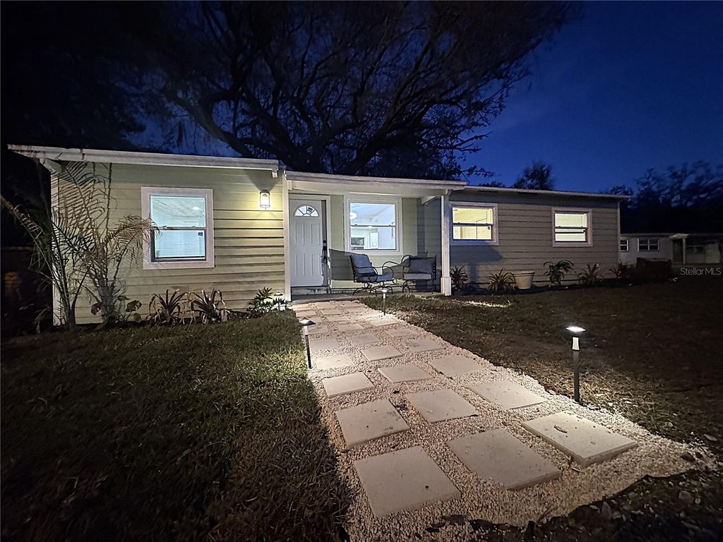 Photo of 903 King Street, Plant City, FL 33563 (MLS # TB8478911)