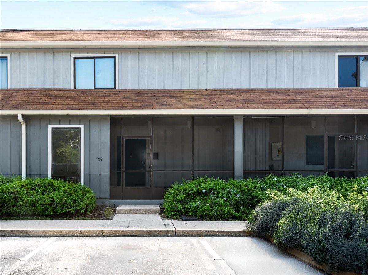 Fall in love with this 3 bed, 2.5 bath townhome-style condo in one of Winter Springs’ most sought-after communities! Featuring a remodeled kitchen, luxury vinyl plank floors, updated baths with new vanities, new tile shower, and fresh paint, this home is stylish and low-maintenance. Roof replaced in 2021, new fencing, and newer water heater mean peace of mind for years to come!
Inside, enjoy a brand-new kitchen with stainless steel appliances (new dishwasher), granite counters, and modern finishes. Downstairs features luxury vinyl plank floors, NEW LED recessed lighting in the living and dining room, updated fixtures, a remodeled half bath with laundry closet featuring a brand NEW stackable washer/dryer, and fresh interior paint. Upstairs offers all bedrooms plus two beautifully updated baths and newer carpet.
The Highlands offers nature trails, pool, tennis, playgrounds & clubhouse all in a picturesque, tree-lined setting close to top-rated schools, dining, and shopping.
Stylish, updated, and ready for you, don’t miss this one! Schedule your private showing today!