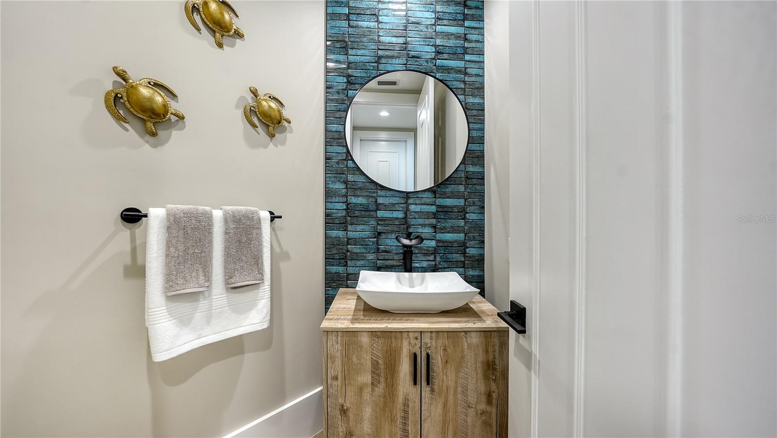 QUEENS HARBOUR - Residential