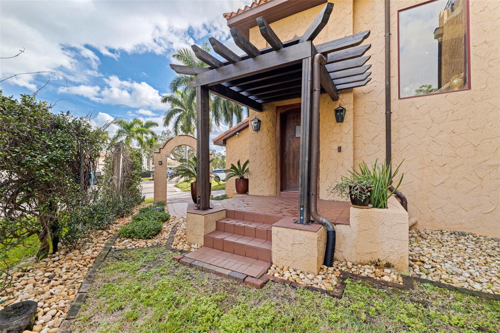 1815 BAYOU GRANDE BOULEVARD NE