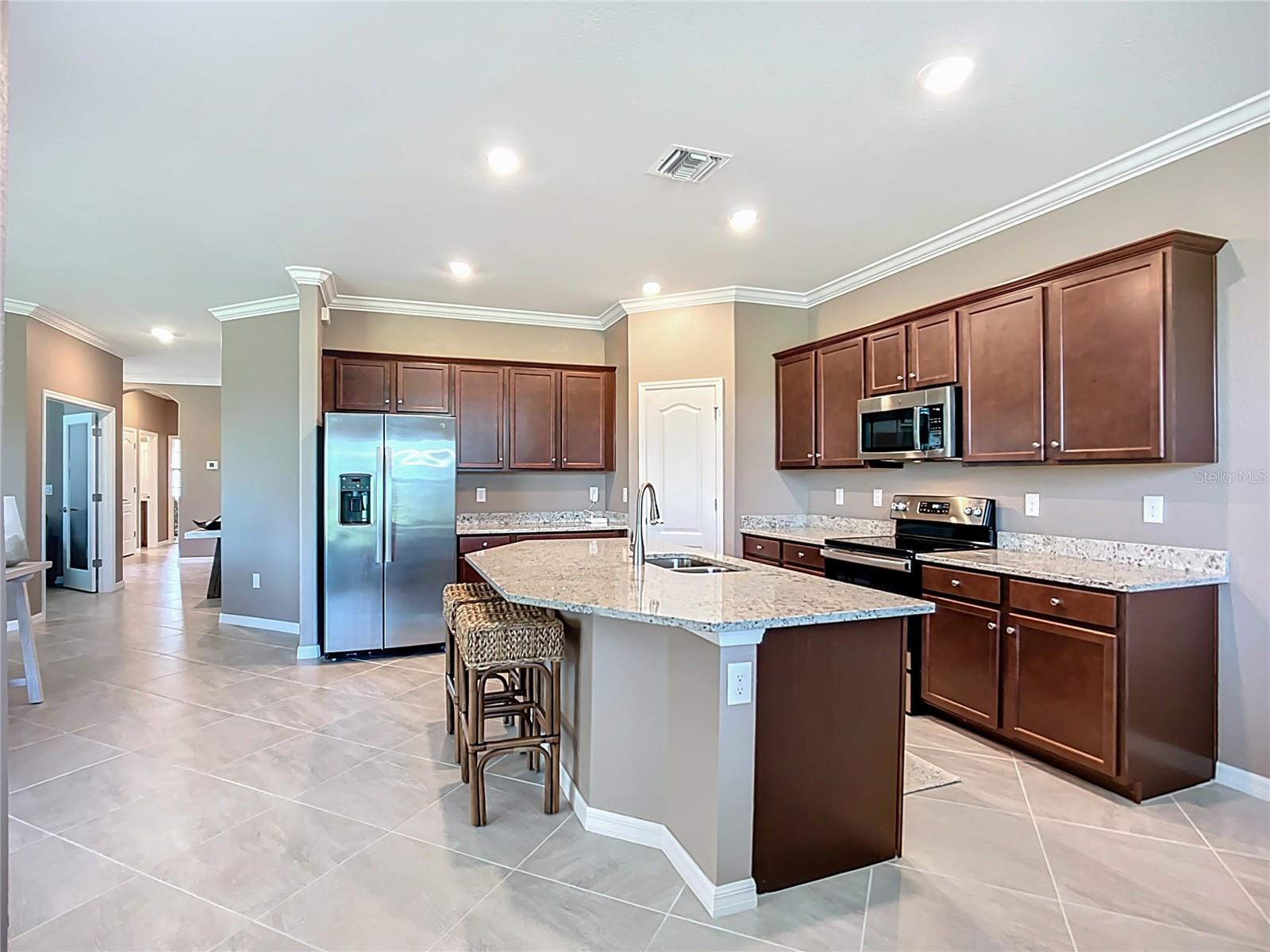 SARASOTA NATIONAL PH 13-B - Residential