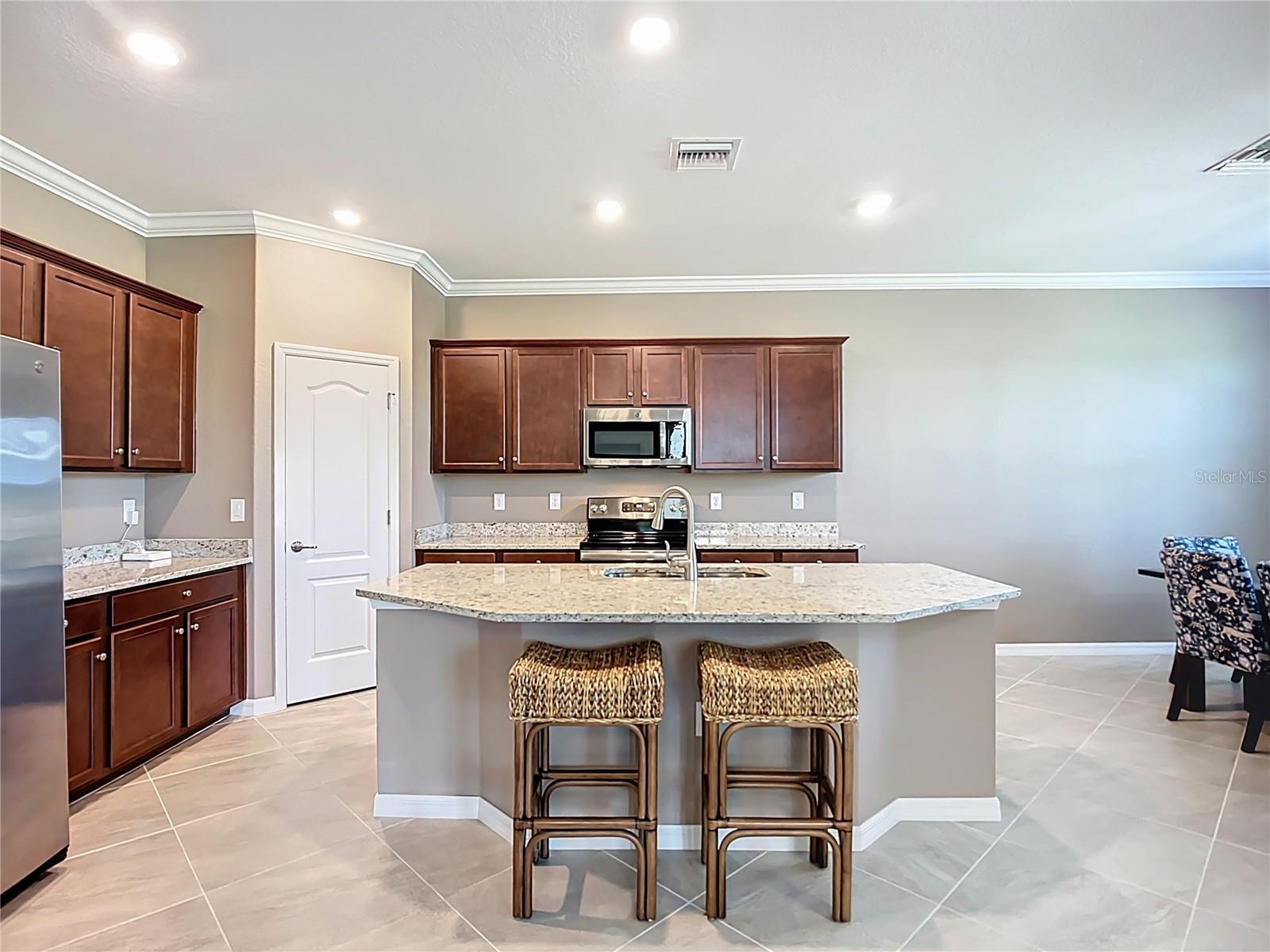 SARASOTA NATIONAL PH 13-B - Residential