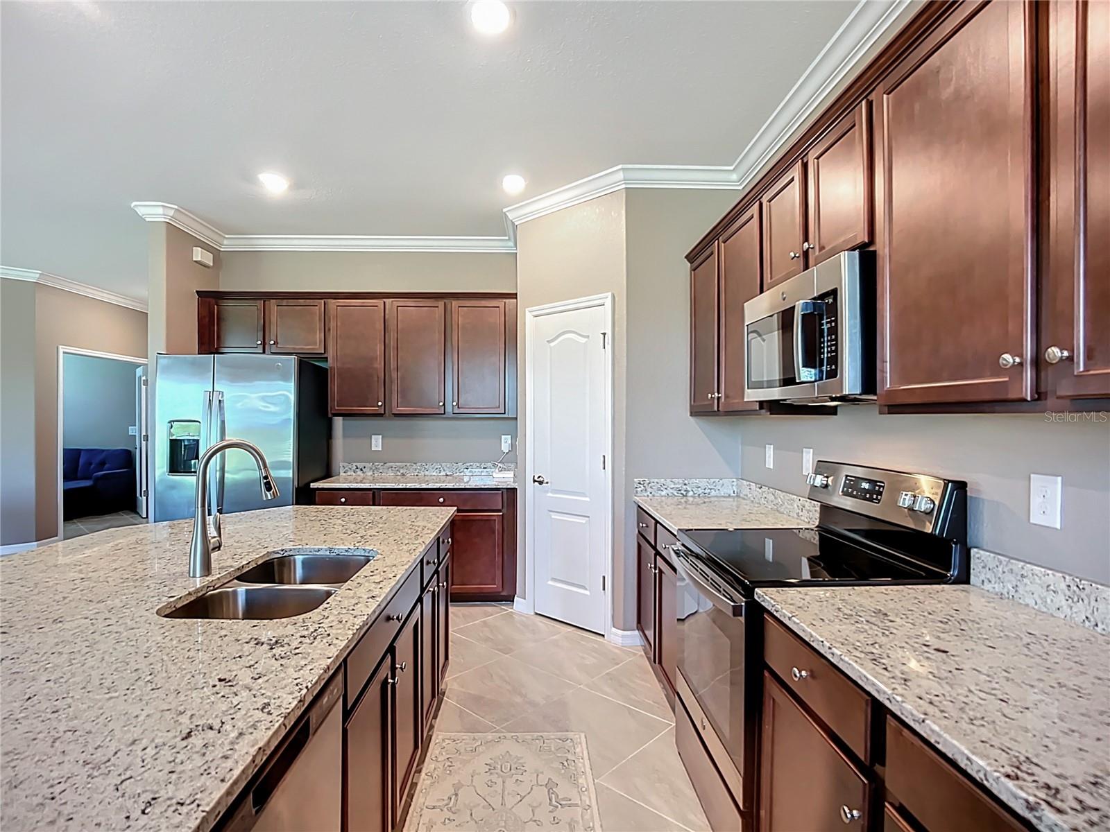 SARASOTA NATIONAL PH 13-B - Residential