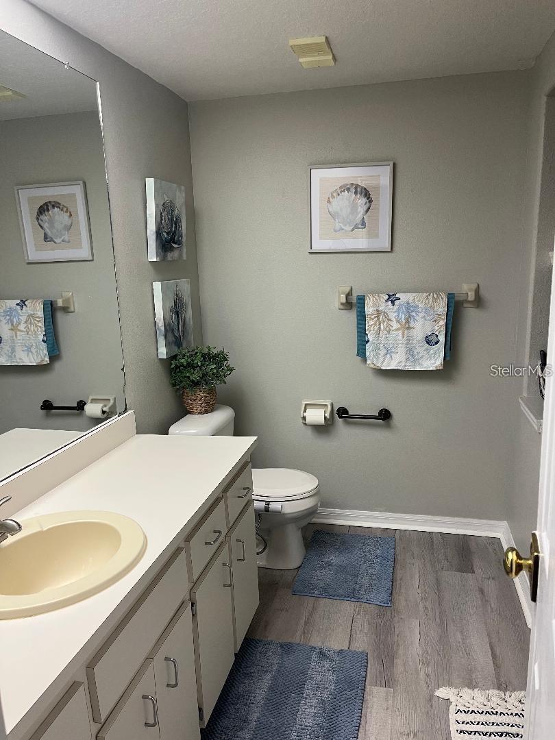 TIFFANY OAKS LAKESIDE CONDO - Residential