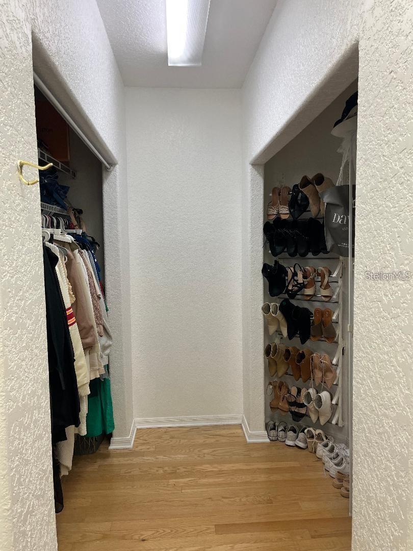 TIFFANY OAKS LAKESIDE CONDO - Residential