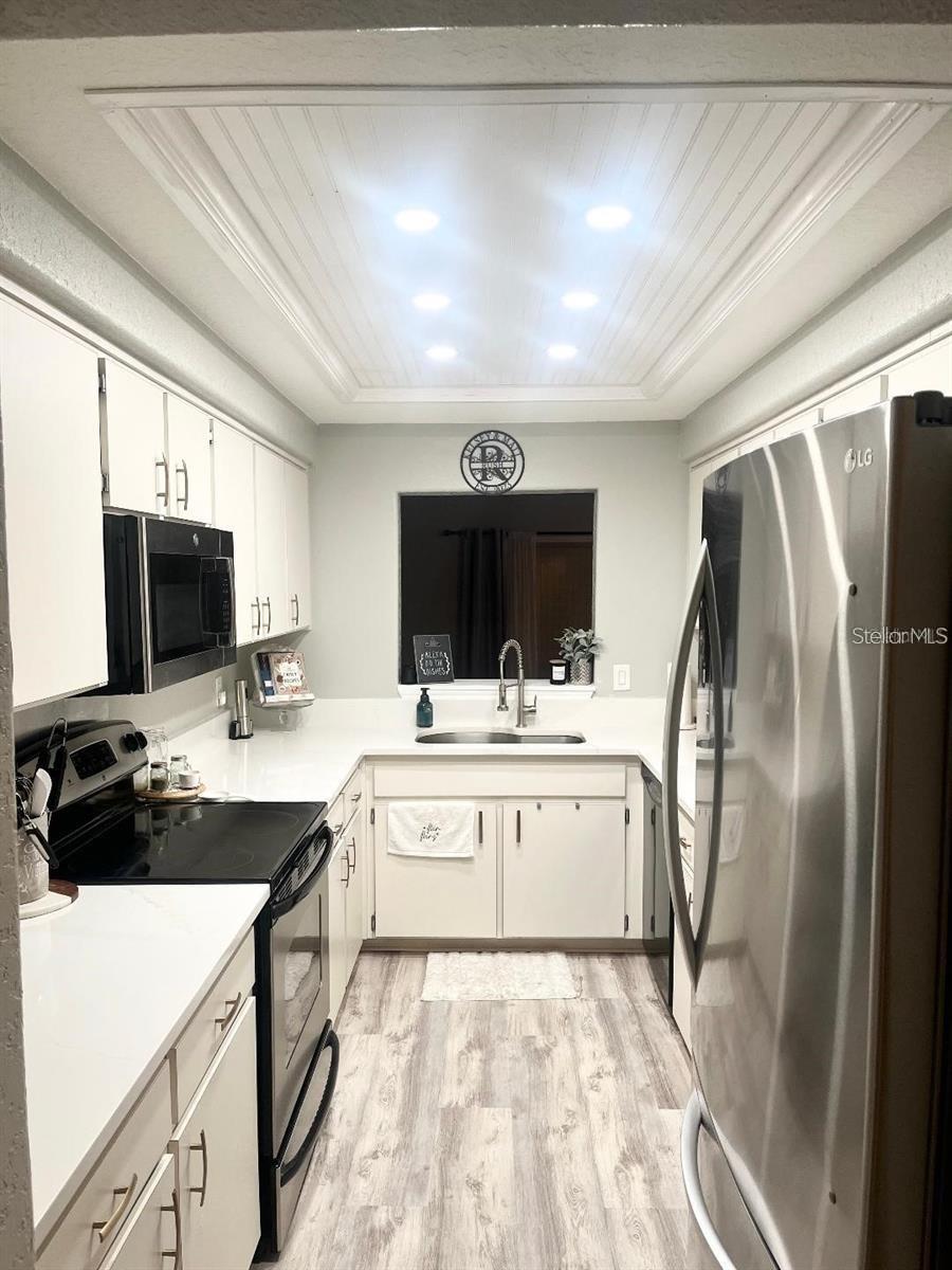 TIFFANY OAKS LAKESIDE CONDO - Residential