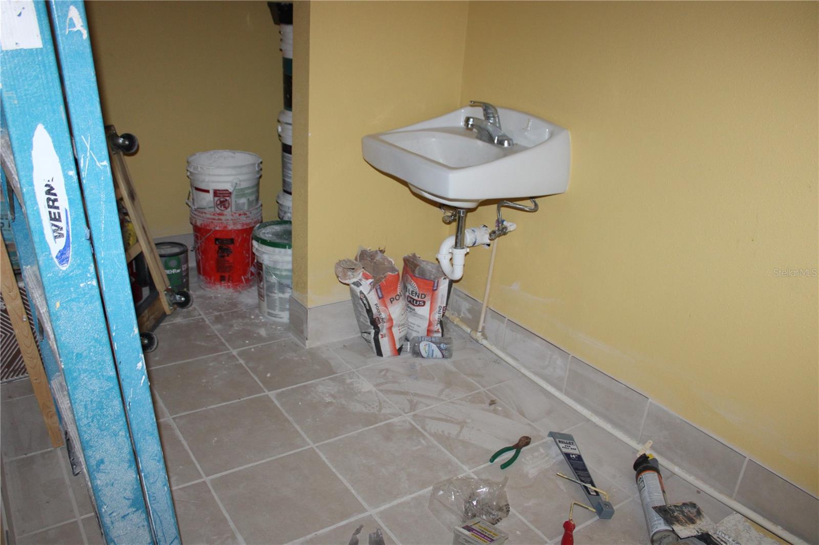 CITRUS HEIGHTS MANOR - Commercial Lease