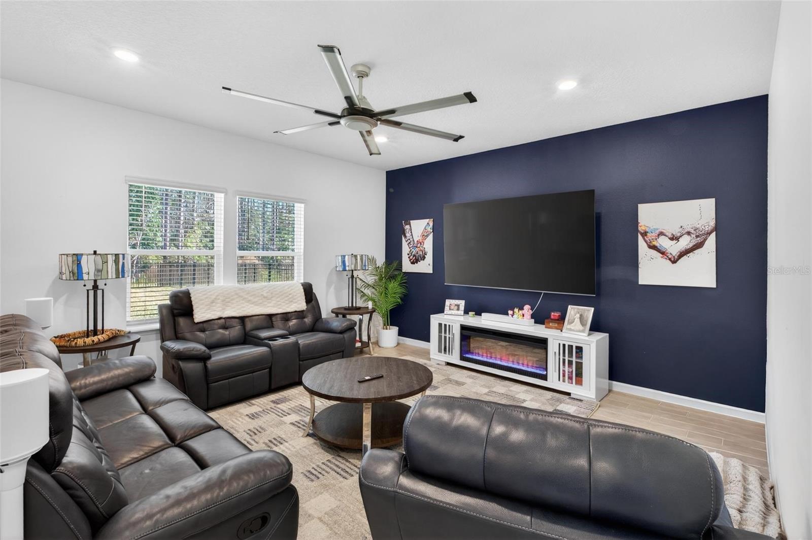 WHISPER CRK PH 11 UN B - Residential