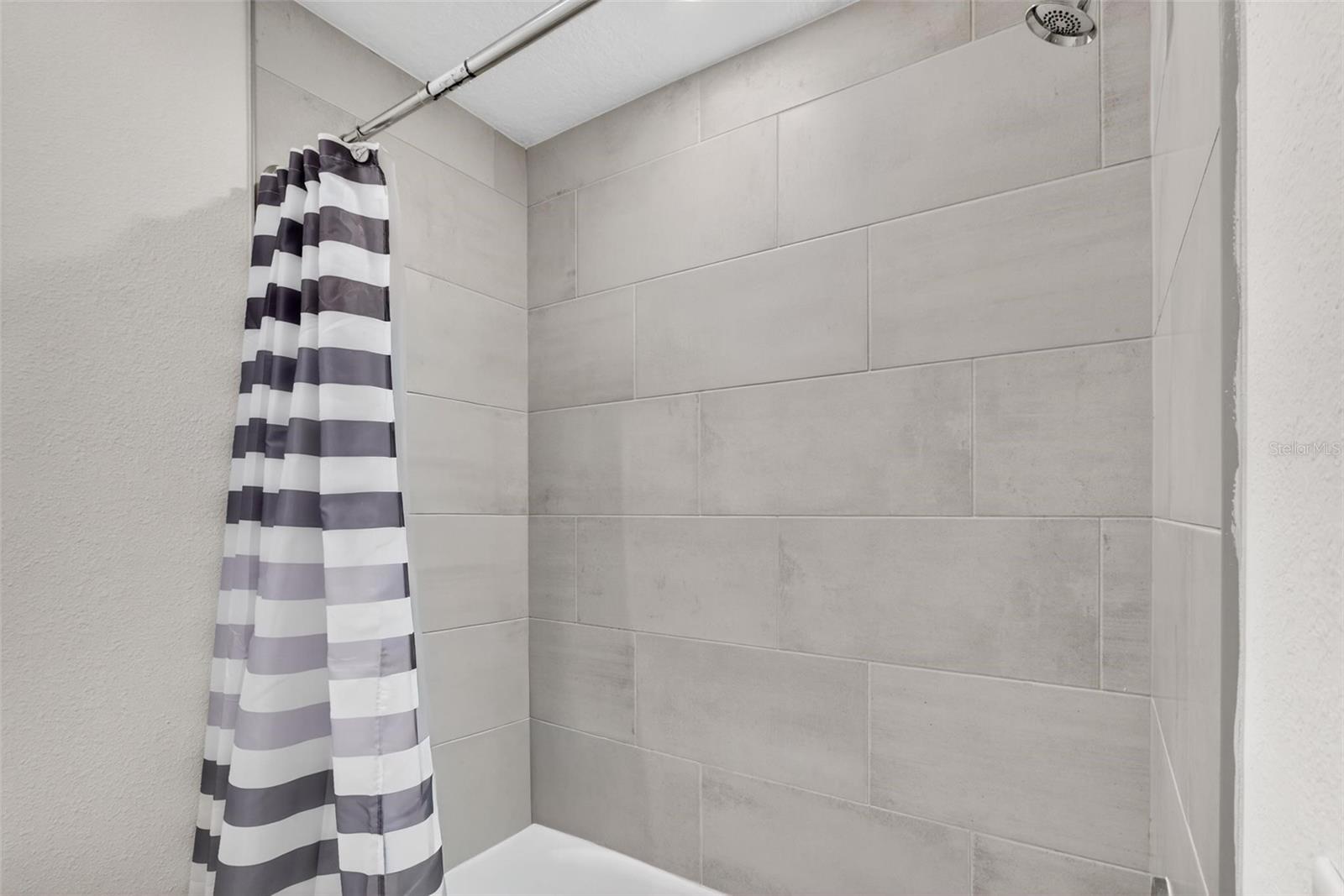 WHISPER CRK PH 11 UN B - Residential