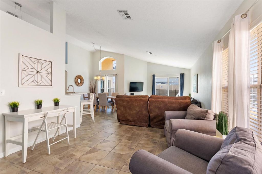 Photo of 816 Solana Circle, Davenport, FL 33897 (MLS # O6382593)