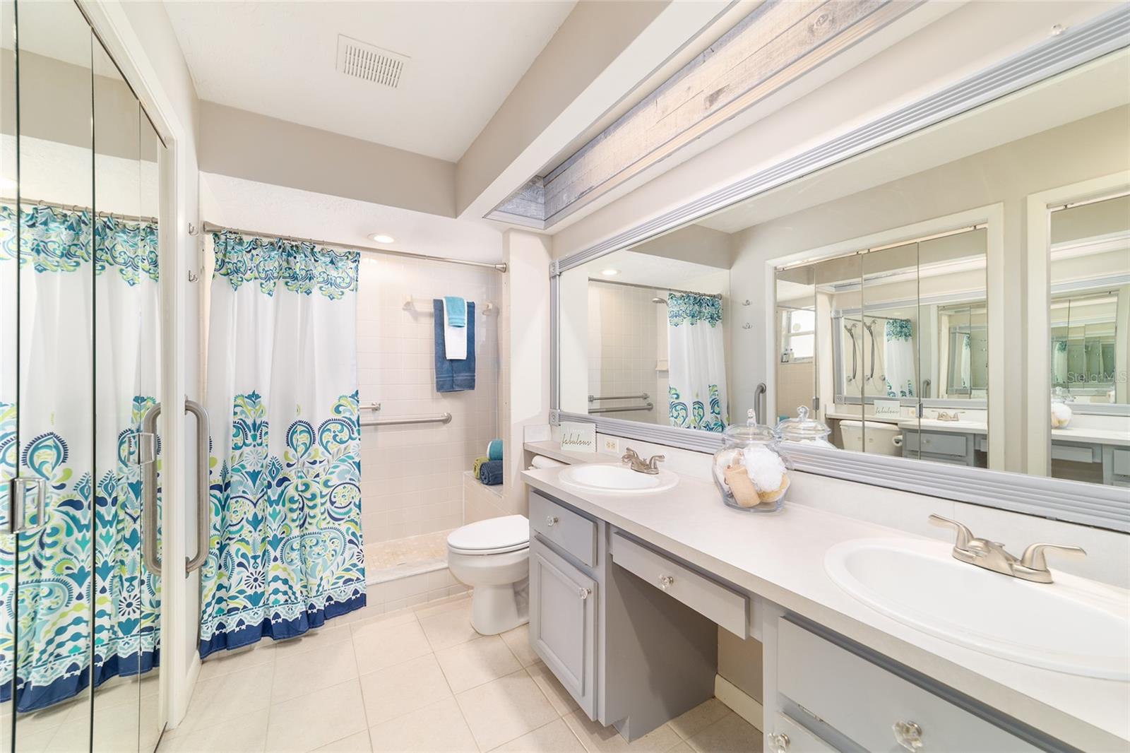 OAKWOOD VILLAGE - Residential