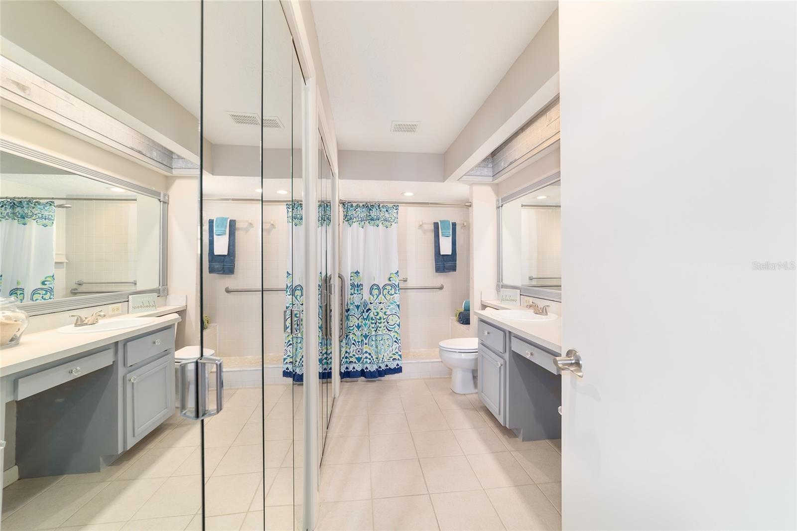 OAKWOOD VILLAGE - Residential