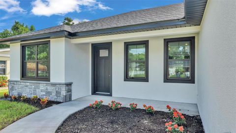 A home in AUBURNDALE