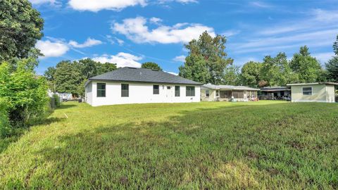 A home in AUBURNDALE