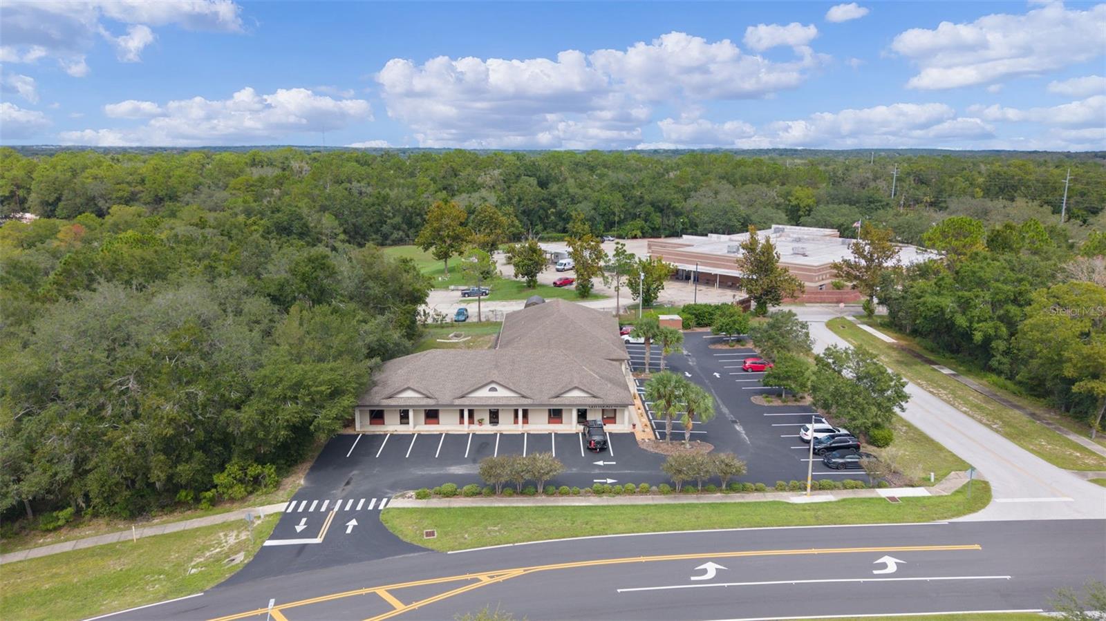 LADY LAKE CONANT - Commercial Sale