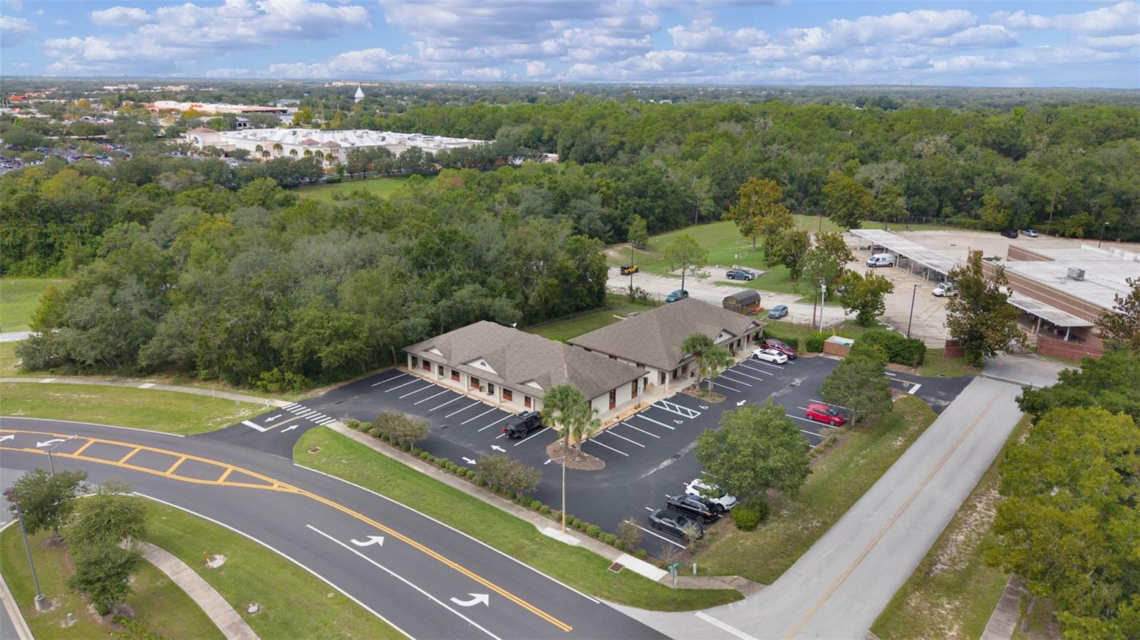 LADY LAKE CONANT - Commercial Sale