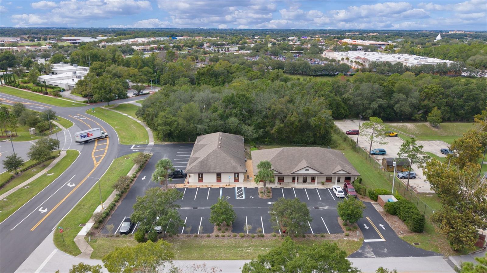 LADY LAKE CONANT - Commercial Sale