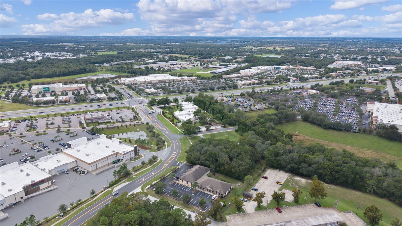 LADY LAKE CONANT - Commercial Sale